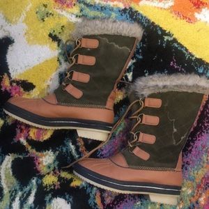 Olive Green Winter Duck Boots with Fur